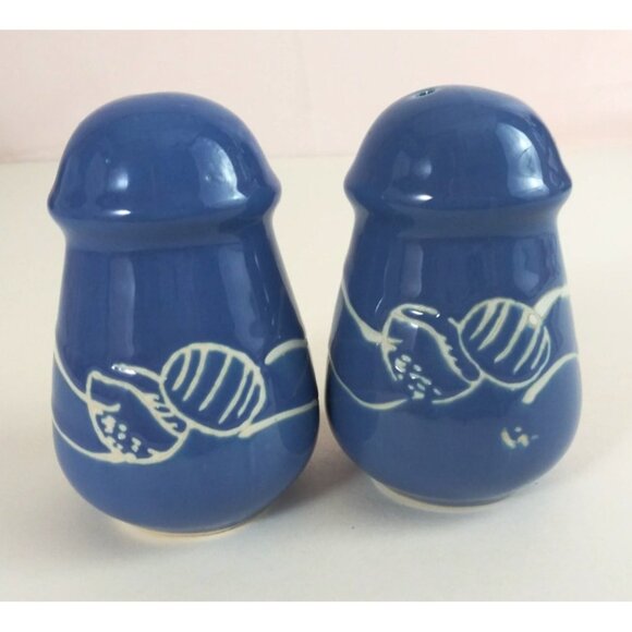 Vintage Florida Seashells Beach Blue Ceramic Salt & Pepper Shakers - Picture 3 of 6